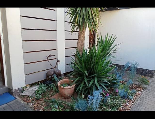 3 BEDROOM TOWNHOUSE FOR SALE IN BEDFORD GARDENS